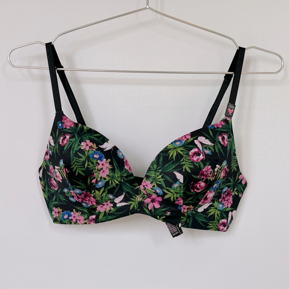 Victoria’s Secret Bra - Picture 1 of 7